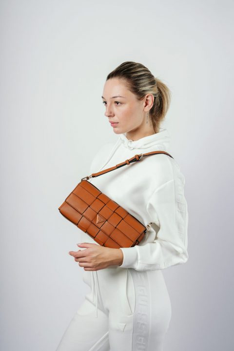 BORSA CON TRACOLLA – GUESS