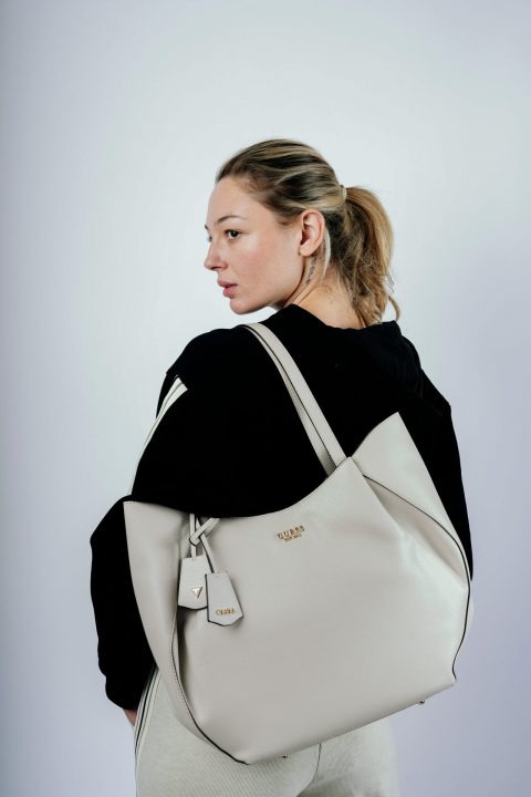 BORSA CON TRACOLLA – GUESS