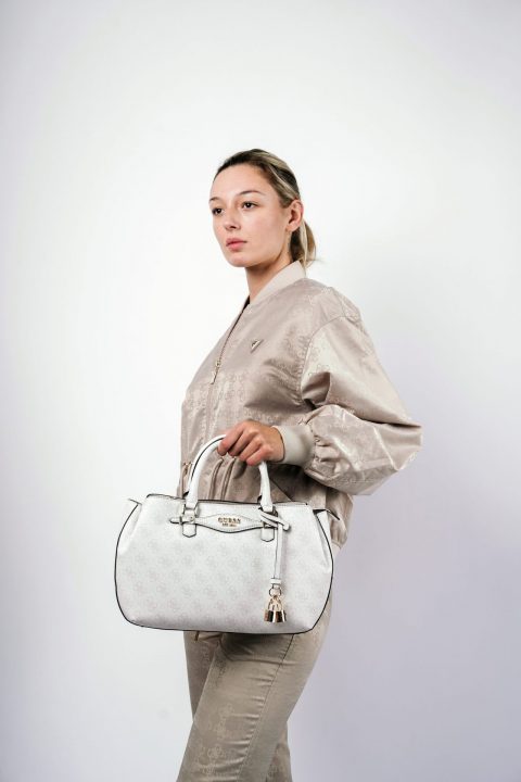 BORSA CON TRACOLLA – GUESS