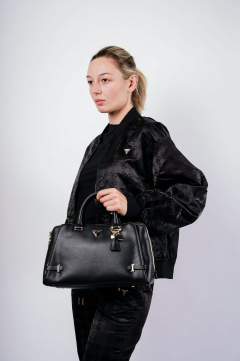 BORSA CON TRACOLLA – GUESS