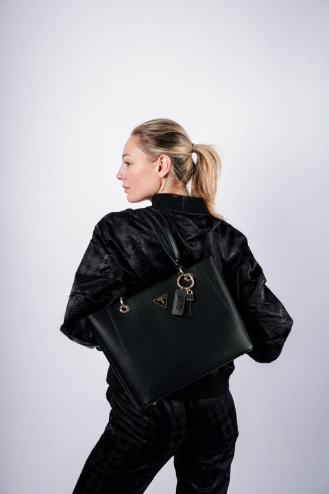 BORSA CON TRACOLLA – GUESS