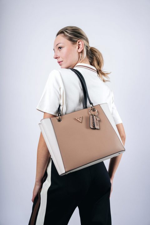 BORSA CON TRACOLLA – GUESS