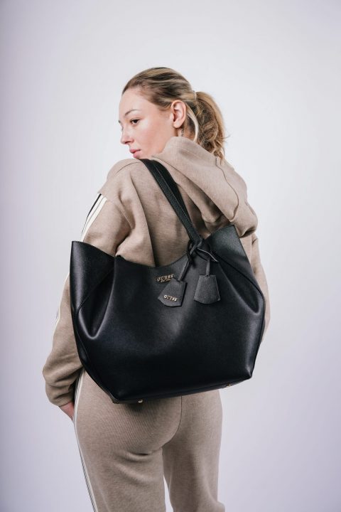 BORSA CON TRACOLLA – GUESS